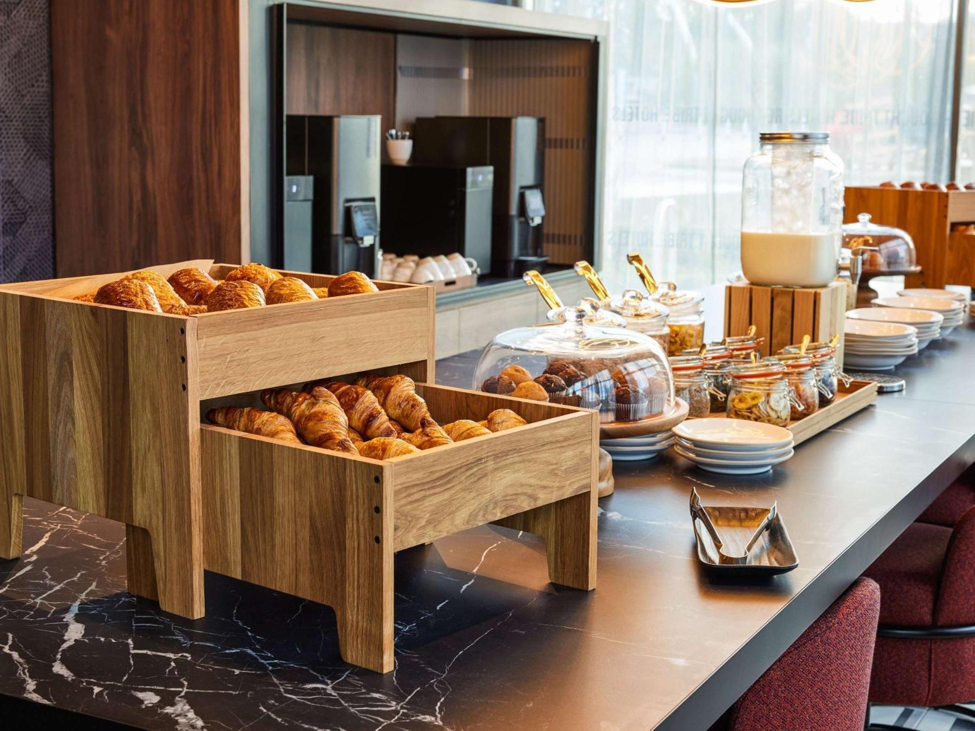 Tribe Manchester Airport By Accor Hale  Bagian luar foto