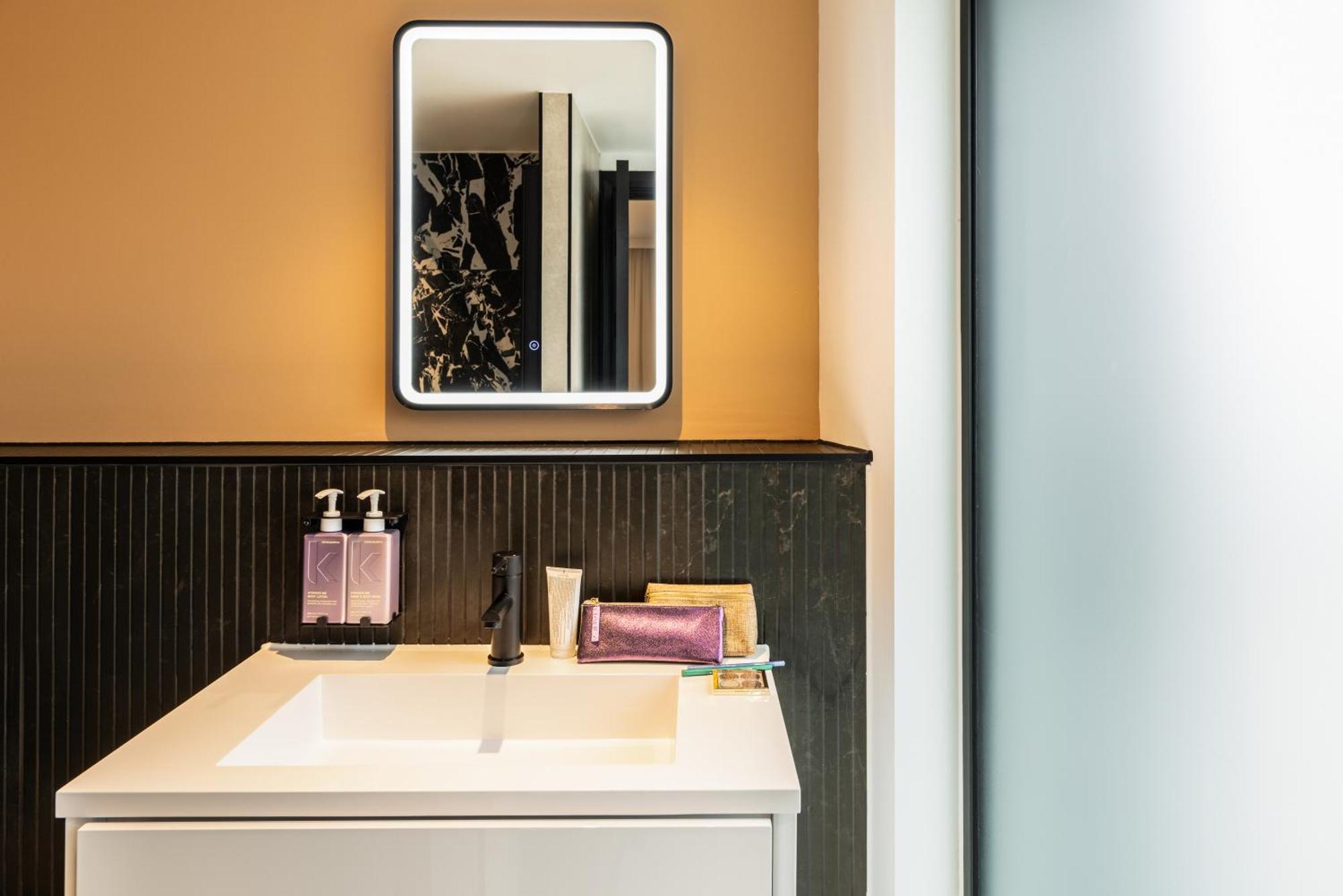 Tribe Manchester Airport By Accor Hale  Bagian luar foto